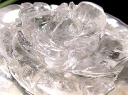 水晶 薔薇 彫刻置物 クォーツ 天然石