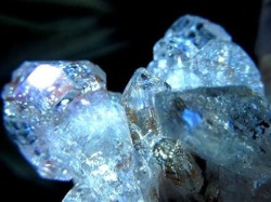 オイルクォーツ 石油入り水晶 結晶 原石