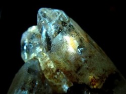 オイルクォーツ 石油入り水晶 結晶 原石