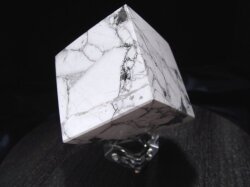 ハウライトキューブ