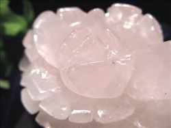 ローズクォーツ 薔薇 彫刻置物 クォーツ 天然石