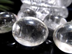 クォーツ 誕生石 水晶 タンブル 握り石