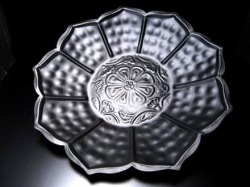 ◆ロータス型アイアントレイ◆金属製◆蓮の花◆シックなマットブラック◆インテリアトレイ◆