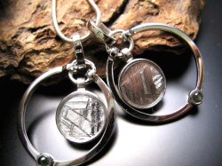 ◆激レア！◆モルダバイト付き◆メテオライト◆ギベオン【隕石】サークル型ペンダントトップ◆Silver925◆縦約31mm◆【ナミビア・ハルダプ州産】