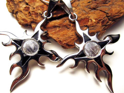 ◆希少な鉄質隕石◆フレア型彫刻◆メテオライト◆ギベオン【隕石】フレア型彫刻ペンダントトップ◆STAINLESS STEEL◆縦約53mm（バチカン含まない）◆【ナミビア・ハルダプ州産】