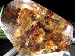 ゴールドルチル ルチルクォーツ 結晶 原石 金針
