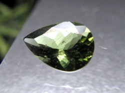 モルダバイト ルース モルダウ石 宝石 天然石