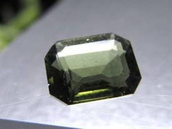 モルダバイト ルース モルダウ石 宝石 天然石