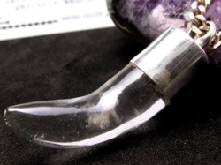 ガネーシュヒマール 水晶 ペンダントトップ ファング 牙 ネックレス