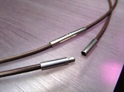 革紐ネックレス