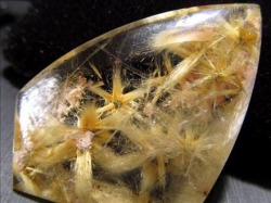 ゴールドルチルクォーツ タンブル 金針水晶 ブラジル産 金運