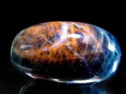 アウイナイト 天珠型 藍宝石 発光 カラーチェンジ
