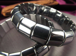 ☆つやつや鏡面仕上げ☆バングルタイプ☆高純度 テラヘルツ鉱石 バングルブレスレット☆幅約15mm☆内径約16-17cm☆【タイプG】☆