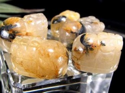 ゴールドルチルクォーツ 金針水晶 貔貅 ヒキュウ 彫刻 お守り石