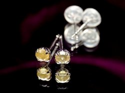 イエローダイヤモンドピアス