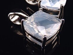 ◆極上ミルキーホワイトクォーツ◆永遠の愛を象徴する石◆Silver925◆ナチュラルレインボークォーツペンダントトップ◆スクエアカット◆石サイズ縦約9mm◆【ブラジル産】