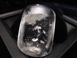 マニフェストクォーツ 貫入 水晶 クォーツインクォーツ タンブル
