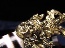 ◆数量限定入荷！◆天珠×密教法具◆豪華な大天珠◆開運＆魔除けの良好な組み合わせ◆魔障を取り除き、結界を張るプルパ◆立身出世・願望実現・合格祈願、必勝祈願◆1点物◆九眼天珠プルパ【金剛杭】置物◆縦約15cm◆