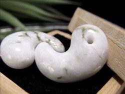 翡翠 勾玉 ジェイド 本翡翠 糸魚川