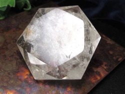 アイリスクォーツ 虹入り水晶 ヘキサゴン 六芒星 レインボー水晶