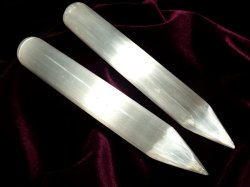 ◆人気急上昇中！◆【聖母マリアのガラス】◆シンプルストレートタイプ◆カルマの浄化・ツボ押しに◆シルクのような繊維質◆美品キャッツアイセレナイト（ジプサム）【透石膏】マッサージワンド◆全長約13-15cm◆【メキシコ産】