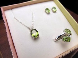 ペリドット かんらん石 ネックレス 指輪 ピアス