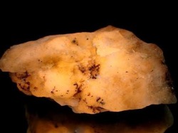 ハックマナイト ハックマン石 原石 Hackmanite 発光