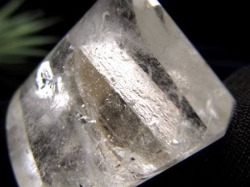マニフェストクォーツ 貫入水晶 タンブル 水晶 クォーツインクォーツ