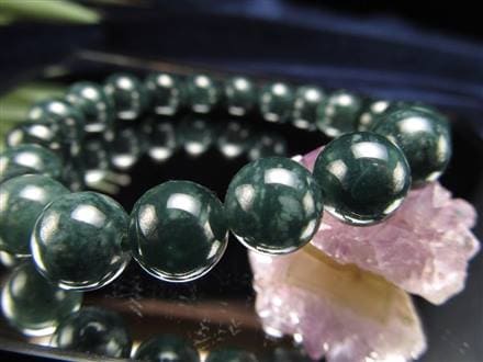 希少！ 産出量の少ない グアテマラ翡翠 JADEITE 原石 多面磨き 452 希少！ 産出量の少ない グアテマラ翡翠 JADEITE 原石 多面磨き 452
