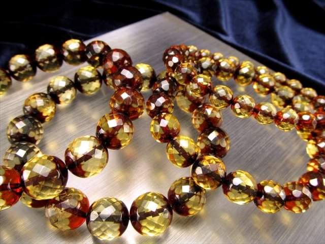 ◇希少入荷！◇ポーランド直送 天然琥珀◇透明度抜群！カットタイプ