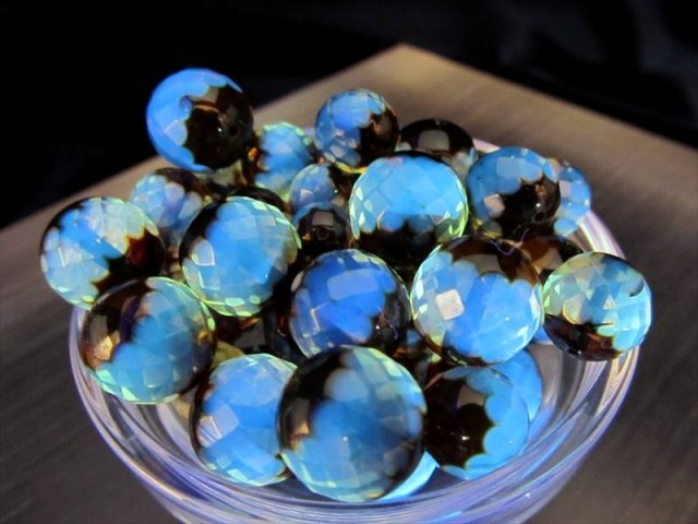 ◇希少入荷！◇ポーランド直送 天然琥珀◇透明度抜群！カットタイプ