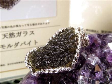 【超希少石/最強品質】極上モルダバイト＊約5.5mm＊　天然石 1粒 高品質・チェコ共和国産]天然モルダバイト原石（希少な大きめ