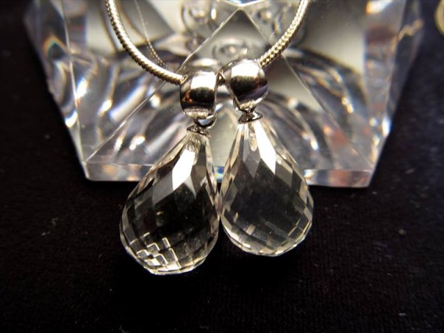 輝く透明度☆宝石質　国産レーザー水晶　ペンダントトップ 高透明度アイリスクォーツ(レインボー水晶) スフィア ワイヤー