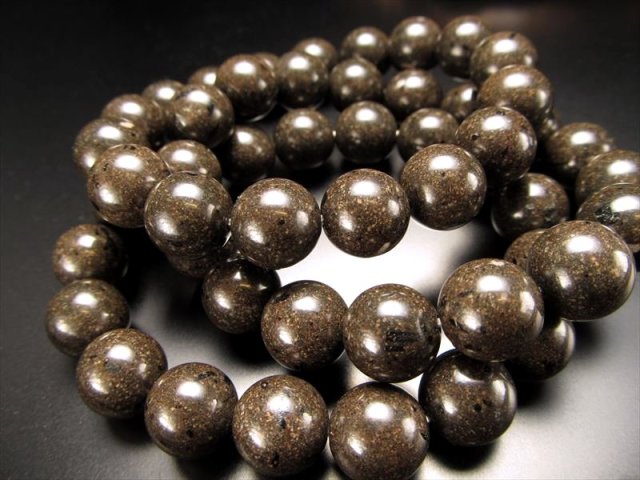 神秘の輝きと魔法の石でエネルギーバランスを整える・ パワーストーンブレスレット 神秘の輝きと魔法の石でエネルギーバランスを整える