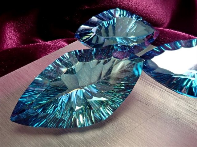 ◇超透明宝石質◇光の反射の美しいキラキラカット◇極上天然水晶