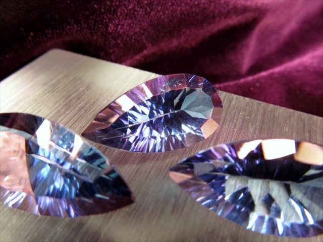 ◇超透明宝石質◇光の反射の美しいキラキラカット◇極上天然水晶使用