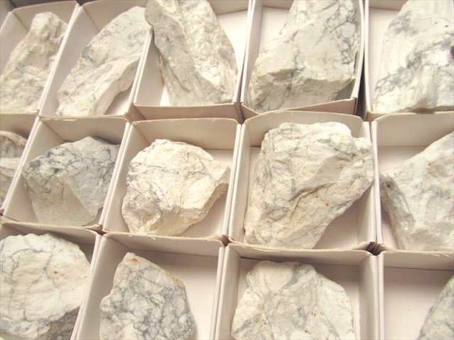 ☆限定2セット☆箱売り☆白く美しい原石☆マグネサイト【ハウライト