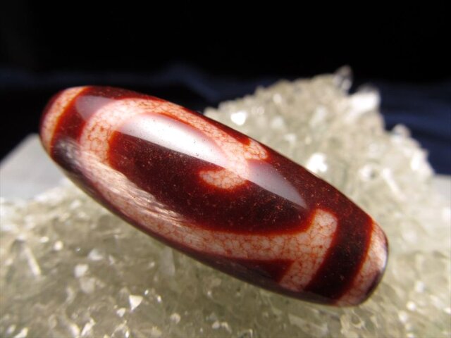 激安透明血瑪瑙赤朱砂天然眼中眼小觀音古血天珠長さ32×横13ミリ-