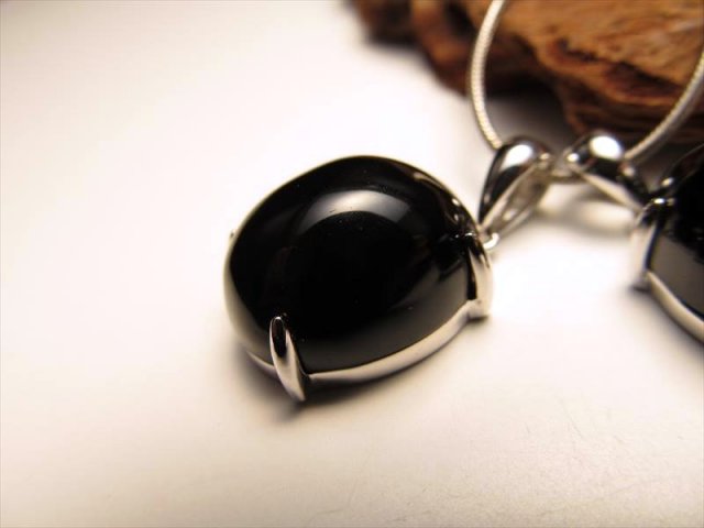 チベット　ラサ産モリオンたん　黒水晶だお！ チベット産モリオン(黒水晶) 128面ラウンドカット12mm｜天然石