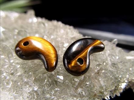 ☆タイガーアイ勾玉(まがたま)天然石☆