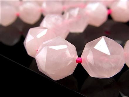 ★布袋 紅水晶（ローズクォーツ）置物 ☆布袋 紅水晶（ローズクォーツ）置物 ローズクォーツ(紅水晶)丸玉