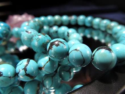 ◇高品質で知られる「フーベイ産ターコイズ」◇鮮やか発色！◇蜘蛛の巣  