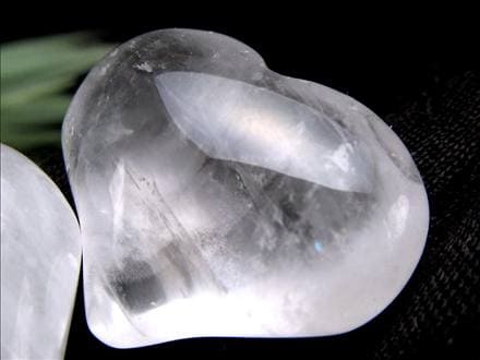 ☆天然水晶ハート彫り☆ぷっくりかわいいハート型クリスタル☆