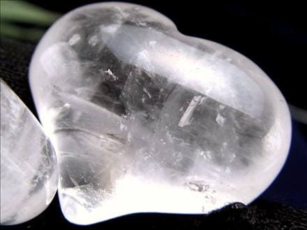 ☆天然水晶ハート彫り☆ぷっくりかわいいハート型クリスタル☆