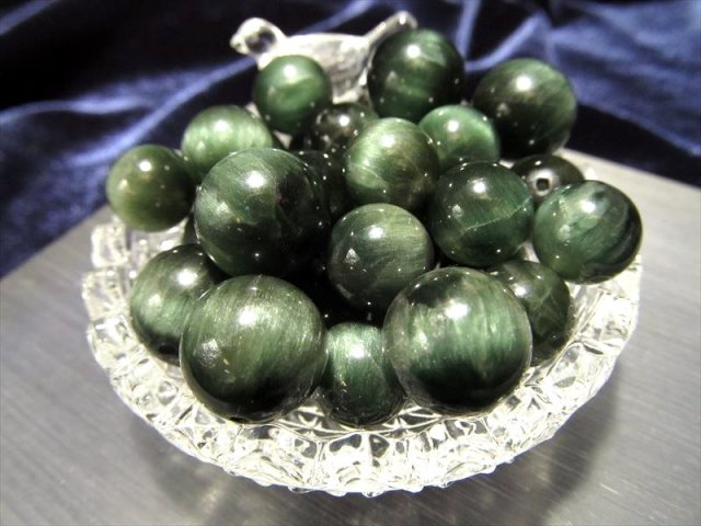 1粒売り】◇レア！◇濃色グリーンタイプ◇AAAAA◇幸運を呼ぶ石◇天然