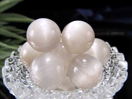 1粒売り】◇良好品質！希少なホワイトキャッツアイ◇幸運のお守り