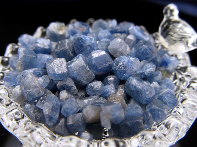 ◇激安！限定入荷◇濃淡様々な群青色◇希少！天然サファイア