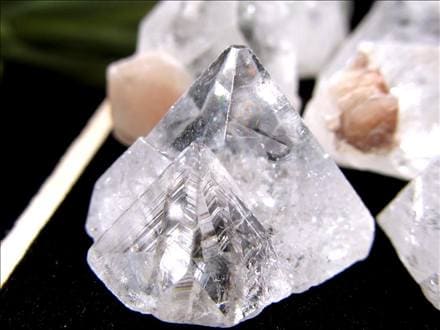 ★特選一石★希少☆強力な浄化の石【極上アポフィライト『魚眼石』結晶ポイント】❤️ ☆希少な結晶ポイント！☆強力な浄化の石☆ゼオライトグループの