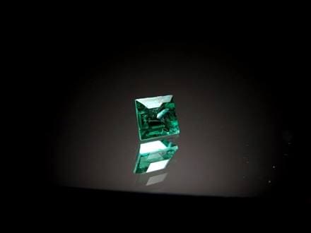 エメラルド原石　宝石質　透明度高い エメラルド 原石 コロンビア・ムゾー鉱山産 9.26ct[220515783