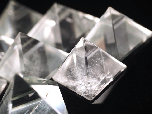 ☆ヒマラヤ水晶製！☆ピラミッドパワー☆大人気スピリチュアルグッズ